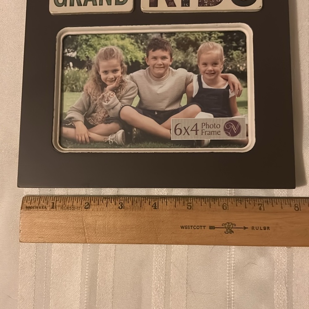 Grandchildren Frame 🖼️ - Picture 5 of 6